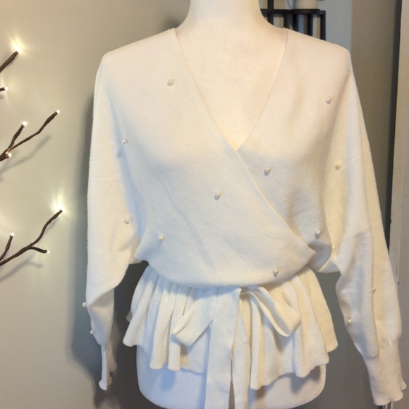 V-Neck Beaded Ruffle Hem Sweater - Picture 7 of 16